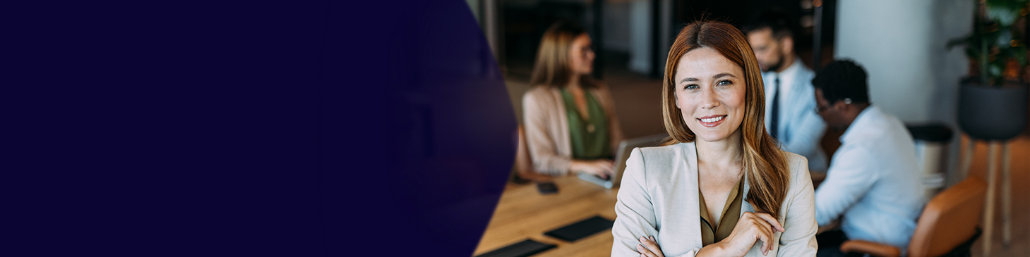 Équipe professionnelle dans un bureau moderne – marketing digital et stratégie d’entreprise