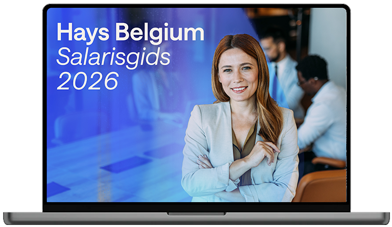 Laptopscherm met de Hays Belgium Salary Guide 2026-cover, met tekst op een blauwe achtergrond en een persoon in zakelijke kleding op de voorgrond en anderen op de achtergrond